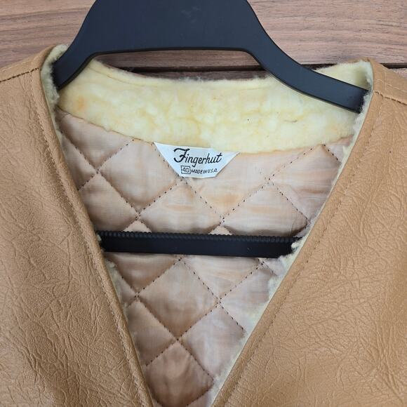 Finger Hut Vintage Mens Faux Leather Vest Snap Front Pockets 40 l/xl Tan dadcore - Picture 2 of 7